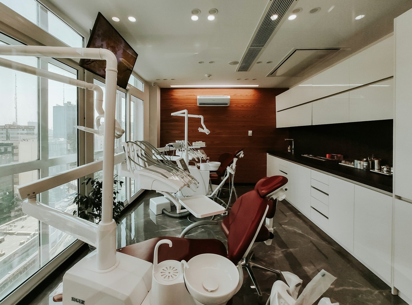 Clínica dental moderna equipada por Alpha Dent Service